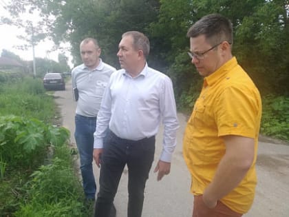 Денис Желиховский встретился с жителями улицы Ферганской в своем округе