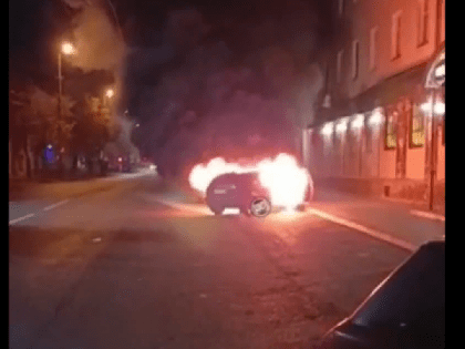 В Пензе на улице Володарского загорелся автомобиль: опубликовано видео с места ЧП
