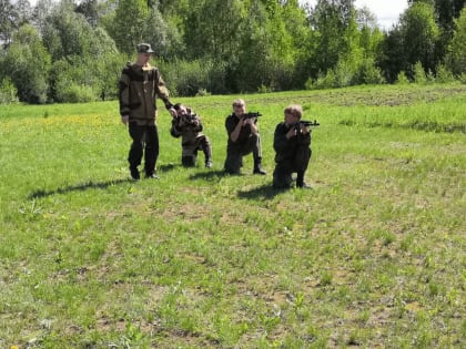 Учащийся Никульевской средней школы принимает участвует в военно-спортивном лагерном сборе «Ратники»