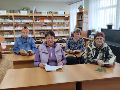 Час женской поэзии «Души прекрасные порывы»