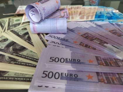 Банк России понизил курсы доллара и евро 15 марта