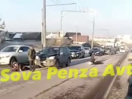В Пензе на улице Карпинского женщины попали под колёса авто