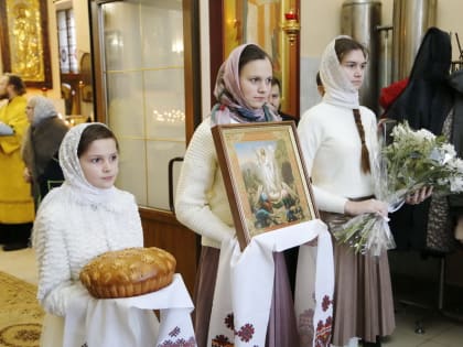 Митрополит Серафим совершил литургию в Воскресенском соборе г. Никольска