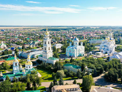 В день памяти преподобного Серафима Саровского митрополит Серафим сослужил Святейшему Патриарху Кириллу за литургией в Серафимо-Дивеевском монастыре