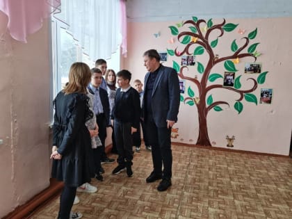 Дмитрий Каденков проинспектировал реализацию мероприятий Народной программы «Единой России» в сфере образования