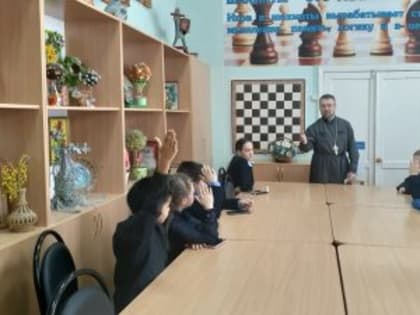 Священнослужитель встретился с нижнеломовскими школьниками