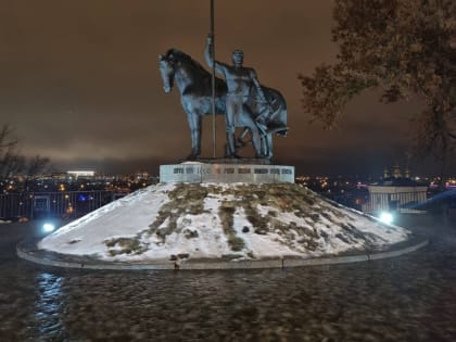 В Пензе подсветили памятник Первопоселенцу