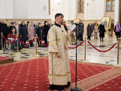 В канун Рождества Христова митрополит Серафим совершил всенощное бдение в Спасском кафедральном соборе