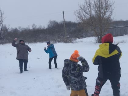 Зимние забавы на улице «У зимних ворот, игровой хоровод»