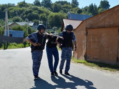 Гражданин, подозреваемый в нанесении побоев своему знакомому, был задержан росгвардейцами в Пензе