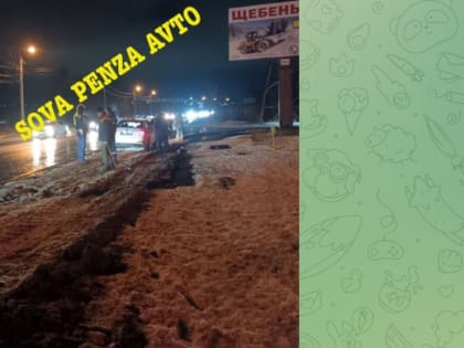 В Пензе на улице Строителей яма «съела» колеса трех автомобилей