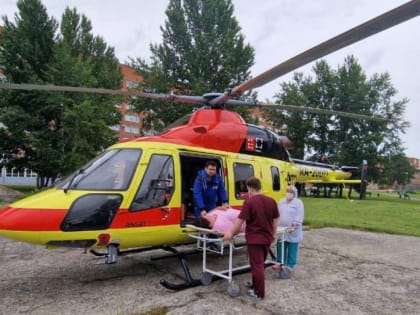Из Каменки в Пензу вертолетом доставили пациента с острой сердечной патологией