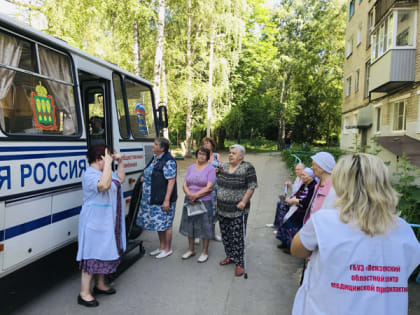 Октябрьский район: Игорь Костин принял участие в акции «Автобус здоровья»