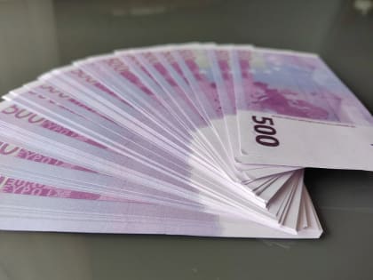 Банк России повысил курс евро на 2 рубля