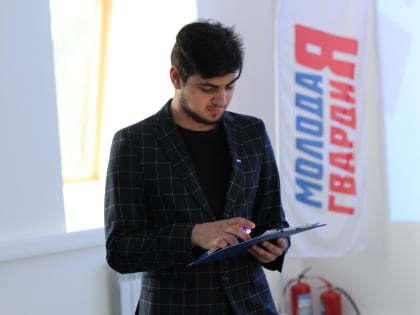 В лофт-пространстве «Молодой Гвардии» прошли дебаты между участниками проекта «Школа помощника депутата»