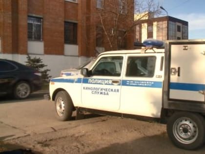 Зима, холода: пензенец вытащил две куртки из чужой машины
