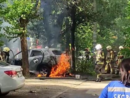 В Пензе на улице Калинина сгорела иномарка