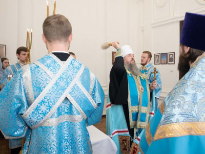 В Пензе митрополит Серафим совершил водосвятный молебен в часовне во имя Казанской иконы Божией Матери