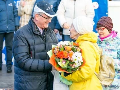 В Пензе на фестивале спорта активистка скандинавской ходьбы отметила 91-летие