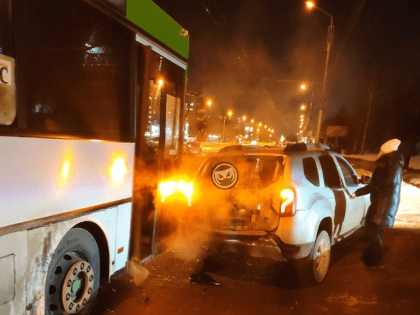 В Пензе возле ТЦ «Онежский» произошло ДТП с участием рейсового автобуса