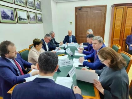 Депутат фракции "Единая Россия" Дмитрий Каденков принял участие в заседании Комиссии по Регламенту и обеспечению деятельности Государственной Думы.