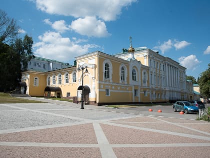 Митрополит Серафим освятил открывшуюся после ремонта трапезную при епархиальном управлении