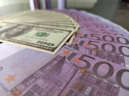 Банк России повысил курс евро на 31 копейку 25 октября