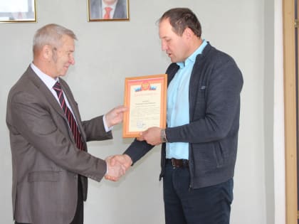 Житель р. п. Лунино Городнов Владимир Александрович принял решение о передаче своего автомобиля УАЗ в зону СВО нашим бойцам.