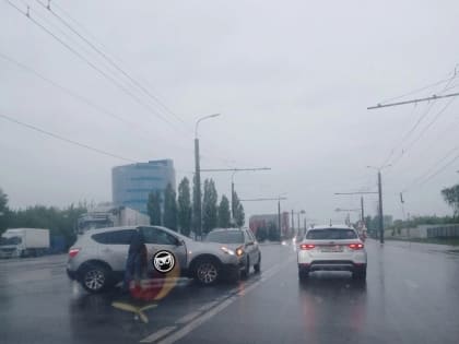 В пензенcкой Терновке дорогу не поделили две легковушки