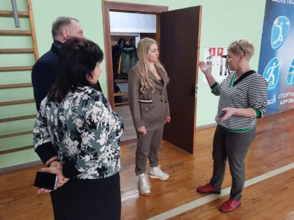 Ирина Осетрова посетила ФОК «Юность» в Кондоле