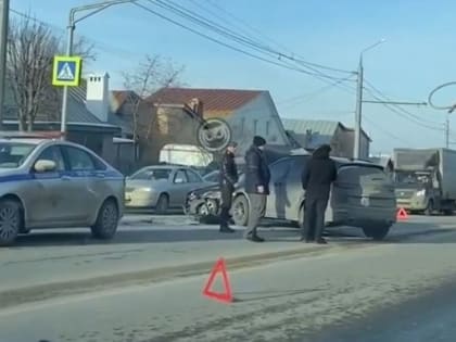 В Пензе на улице Карпинского жестко столкнулись иномарки