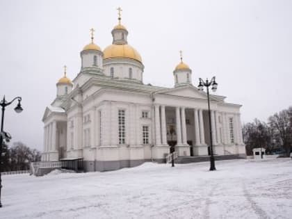 Митрополит Серафим совершил великое повечерие и полиелейную утреню в Спасском кафедральном соборе