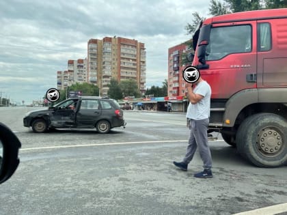 В Пензе у «Самолета» произошло тройное ДТП с участием самосвала