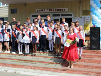 Священник Александр Рысин принял участие в торжественной линейке