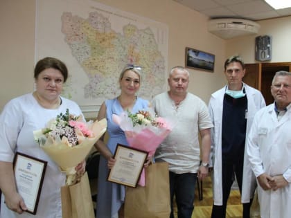 Сергей Мельников наградил врачей-добровольцев за спасение бойцов спецоперации