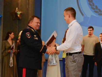 Начальник УМВД России по Пензенской области вручил студентам дипломы об окончании университета