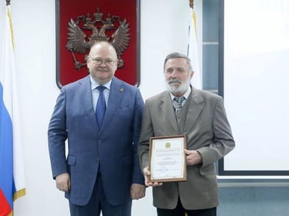 Олег Мельниченко наградил ветеранов прокуратуры