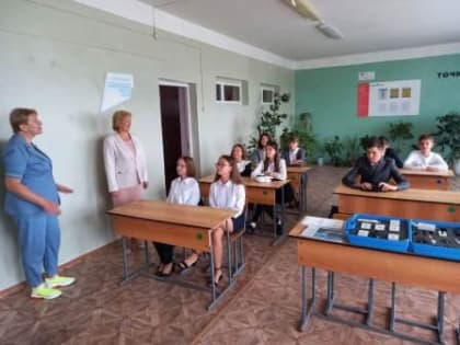 Представитель министерства образования Пензенской области посетила центр образования «Точка роста» в с. Лермонтово