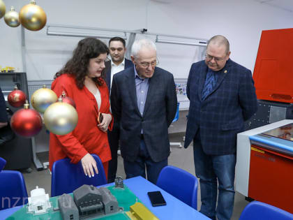 Сенатор Григорий Рапота и губернатор Олег Мельниченко оценили успехи пензенского «Кванториума»