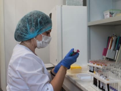 Специалисты рассказали защитит ли вакцинация от нового штамма «кракена»