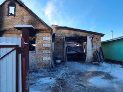 В Бессоновском районе сгорели дом и гараж с грузовиком