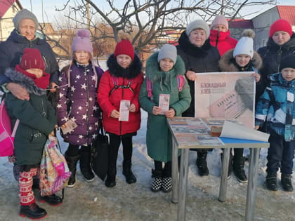 Навечно в памяти народной непокорённый Ленинград