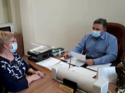 Во время приема граждан Валерий Савельев дал жителям округа разъяснения по вопросам социальной поддержки