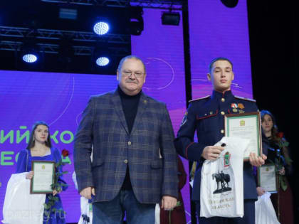 Олег Мельниченко вручил благодарственные письма самым активным студентам