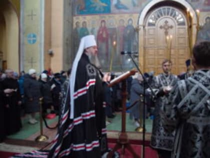 Митрополит Серафим совершил повечерие с чтением третьей части Великого покаянного канона в Вознесенском кафедральном соборе Кузнецка