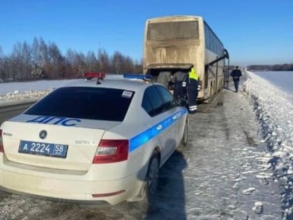 На трассе под Пензой сломался автобус со студентами