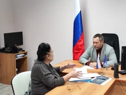 Жители обратились на прием к Евгению Кузьмичеву с вопросами благоустройства