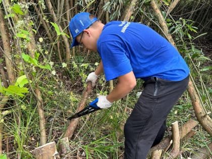 Пензенские активисты «Молодой Гвардии» оказали адресную помощь жительнице города