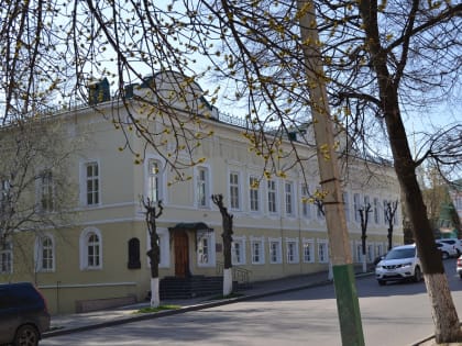 В Пензе неадекватный саратовец забрался на школьную крышу