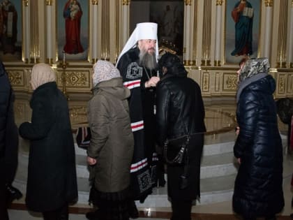 Митрополит Серафим отслужил вечерню в Спасском соборе